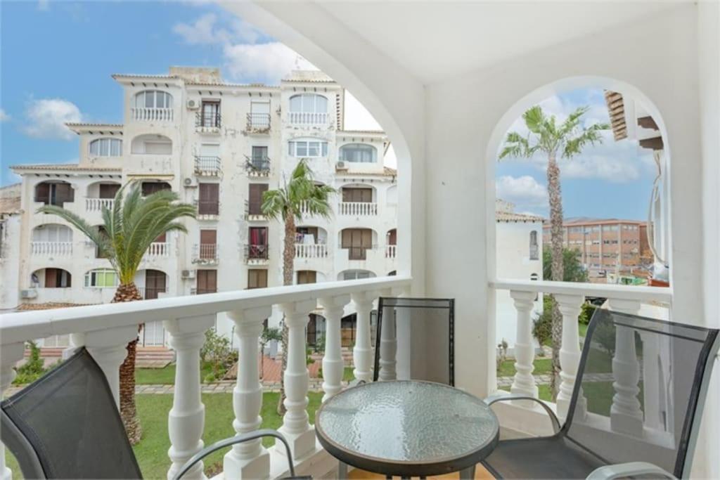 Beautiful Apartment With 2 Bedrooms Close To Beach Torrevieja Extérieur photo