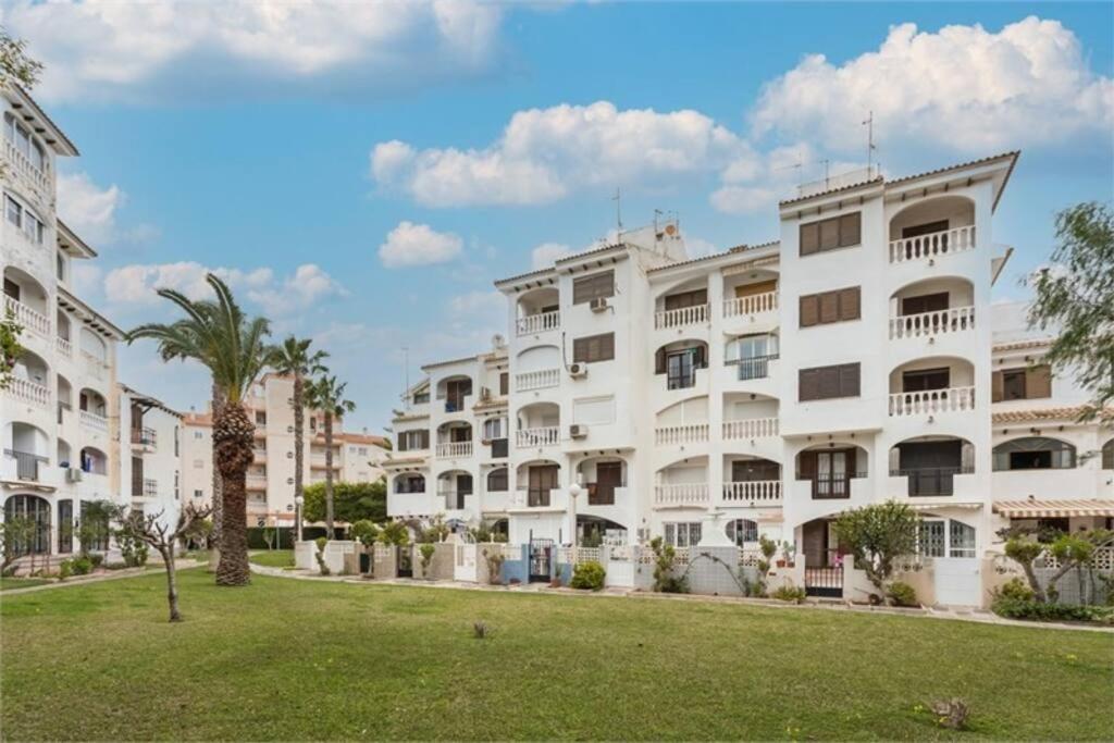 Beautiful Apartment With 2 Bedrooms Close To Beach Torrevieja Extérieur photo
